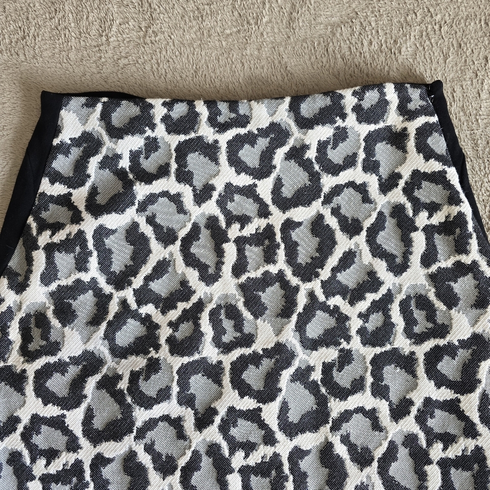 Diane Von Furstenberg Emma Leopard Print Knee Length Pencil Skirt Size 10 - Picture 3 of 12